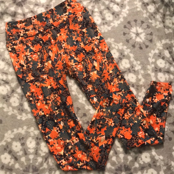 LuLaRoe Pants - Printed leggings LuLaRoe Pants - Printed leggings